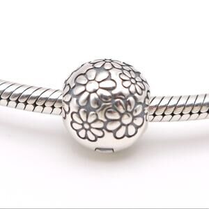 Authentic PANDORA Lazy Daisy Clip - 791013
